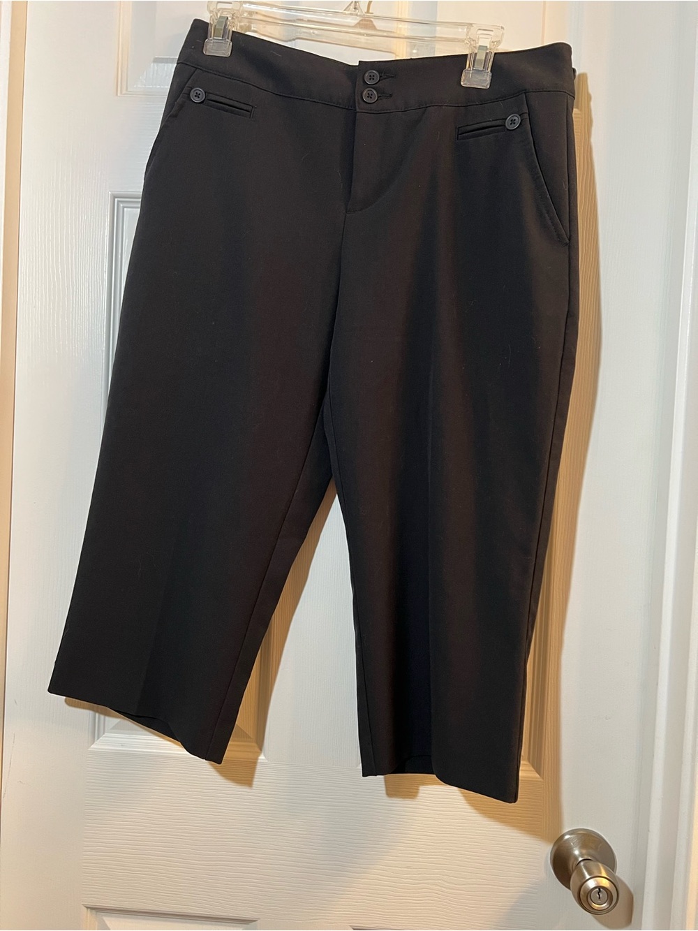 🦋 Christopher & Banks Black Capris with Button Detail size 6